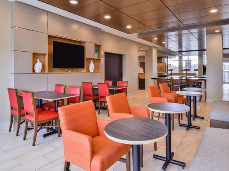 Holiday Inn Express & Suites - Parkersburg East By Ihg Exterior photo